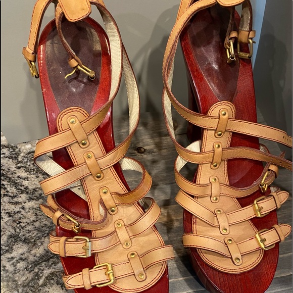 Giuseppe Zanotti, size 42. Easy to walk in. Some scratches see picture. No box - Picture 2 of 13